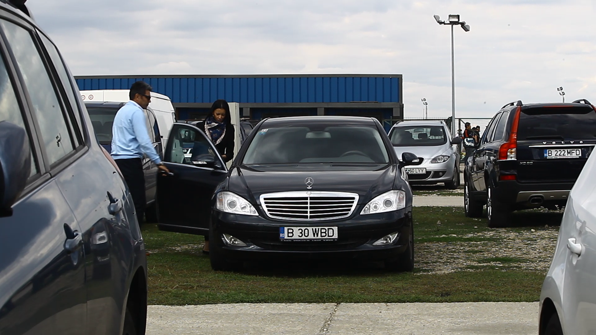 Marcel a fost extrem de galant cu partenera lui, deschizandu-i portiera de la masina de fiecare data cand aceasta cobora sau urca