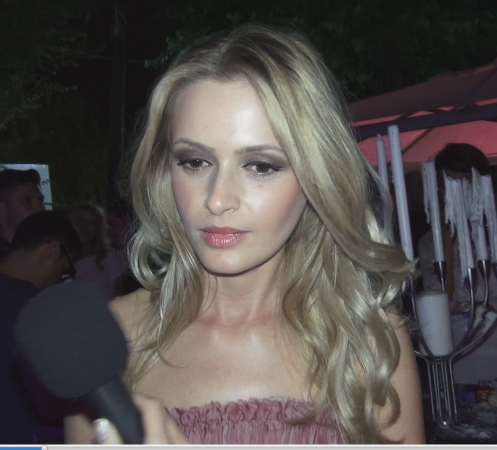 Alina Crisan atrage toate privirile la evenimentele mondene la care participa