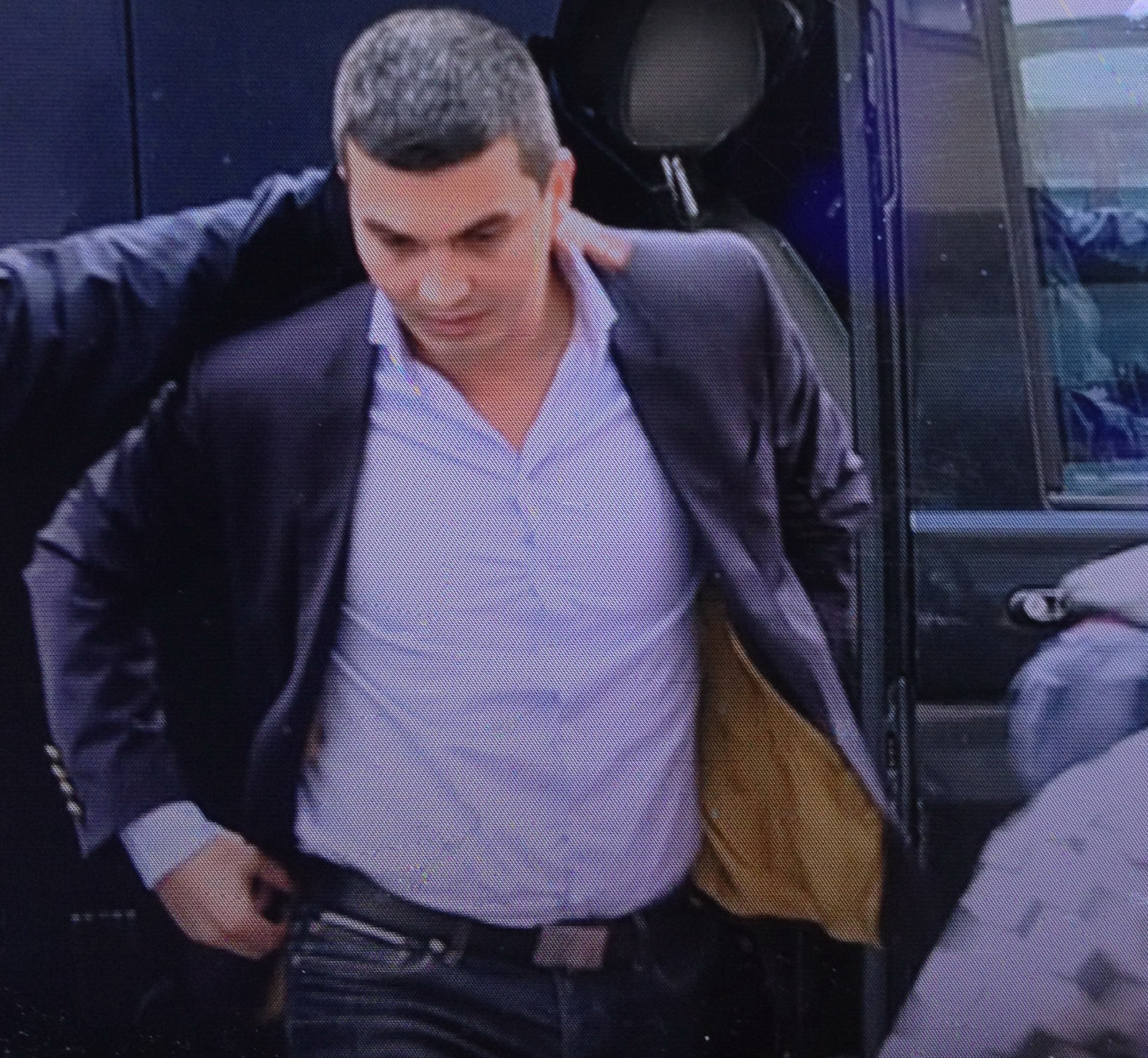 Daniel Trandafirescu a fost escortat in sala de judecata