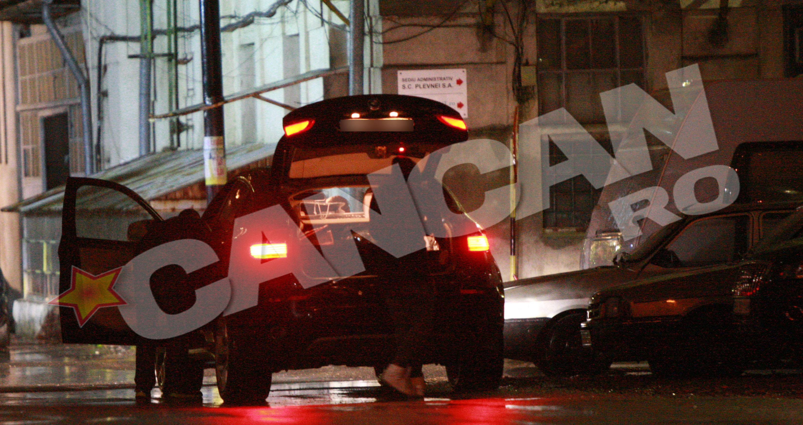 Anda a revenit acasa cu soferul si dansatorii, dar a urcat singura in apartament