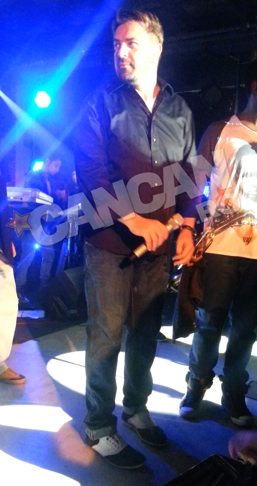 La un moment dat, Brenciu a renuntat la sacou si a imbracat o camasa neagra