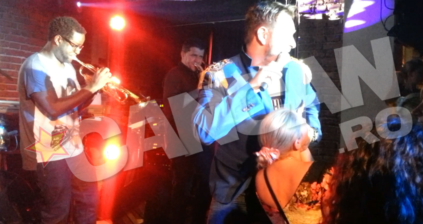 Brenciu nu a renuntat la microfon nici cand s-a pozat cu o admiratoare