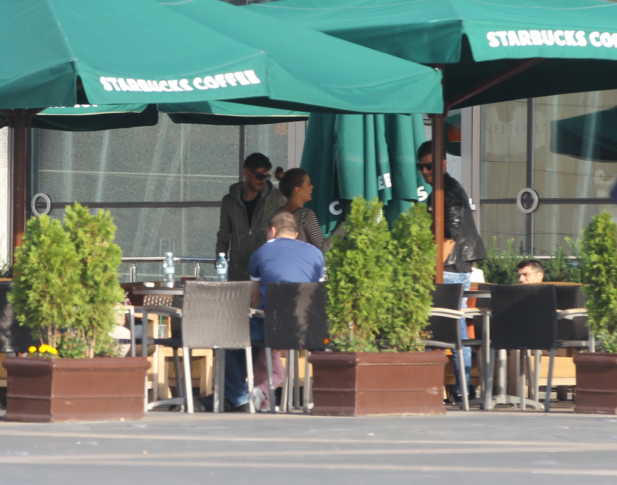 La intalnirea celor doi mai asista si un prieten de-al lui Turcu Jr.