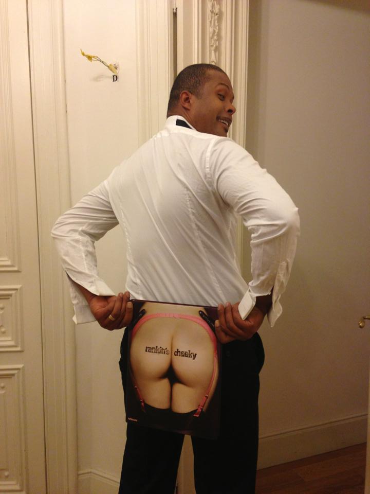 Si, daca nu poate fi sexy pe cale naturala...