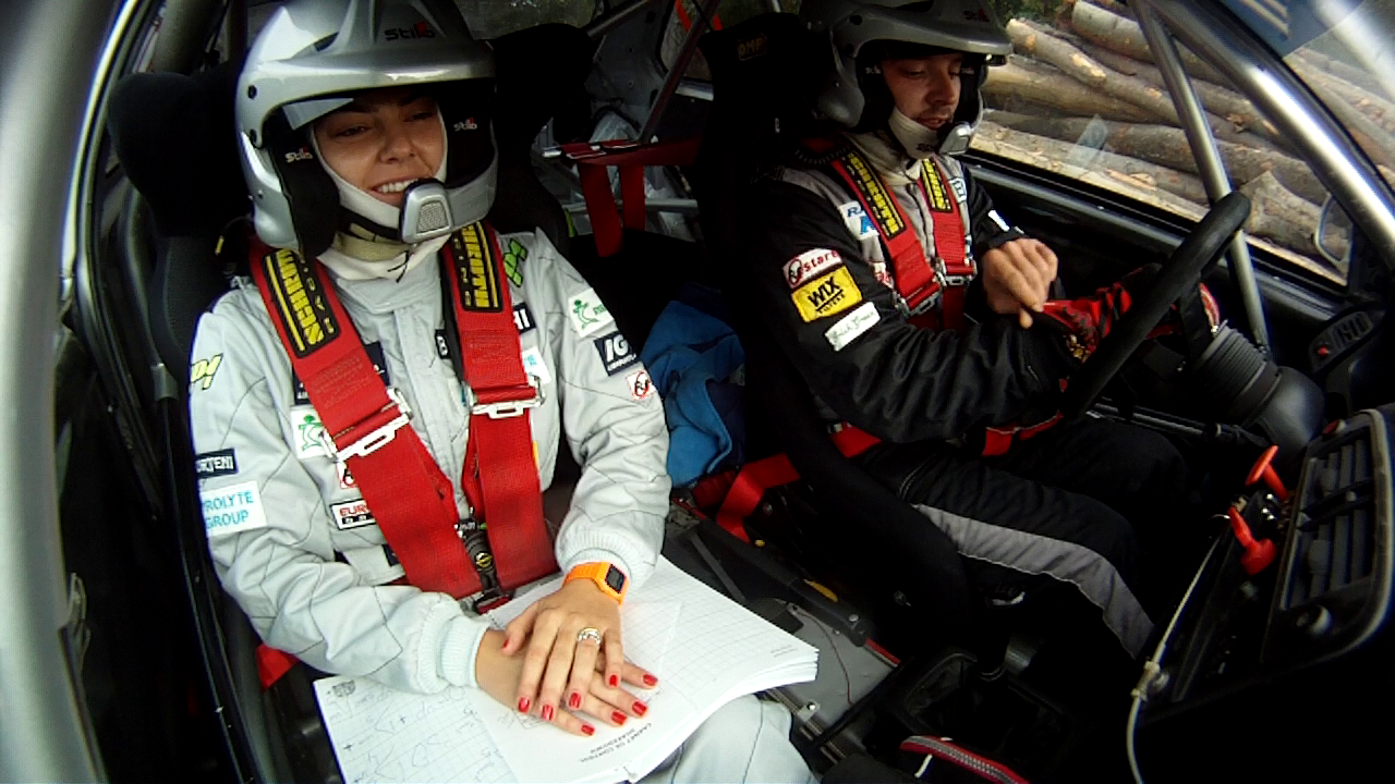 Roxana si-a luat in serios rolul de co-pilot