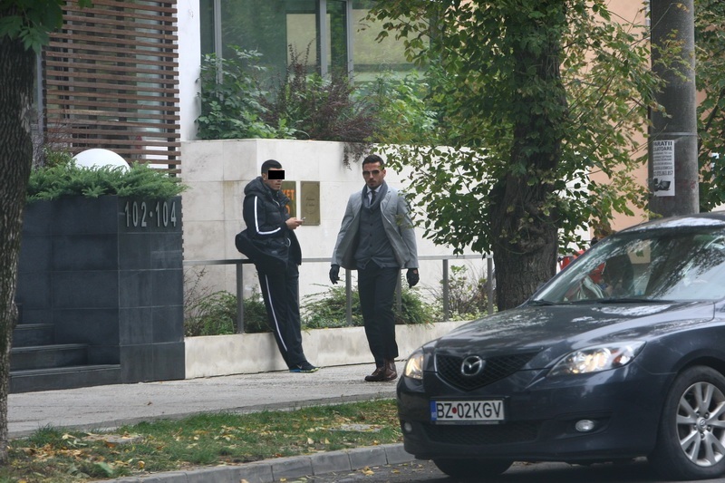 Pantofii lui Cristea - atat de bine lustruiti incat ti-ai putea retusa machiajul in ei