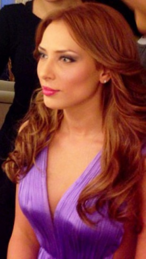 Asa arata Iulia chiar inainte de a pleca in India, pe vremea cand era roscata