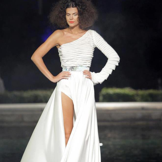 Denisa Tanase s-a logodit in urma cu cativa ani la Biserica, insa a amanat cununia