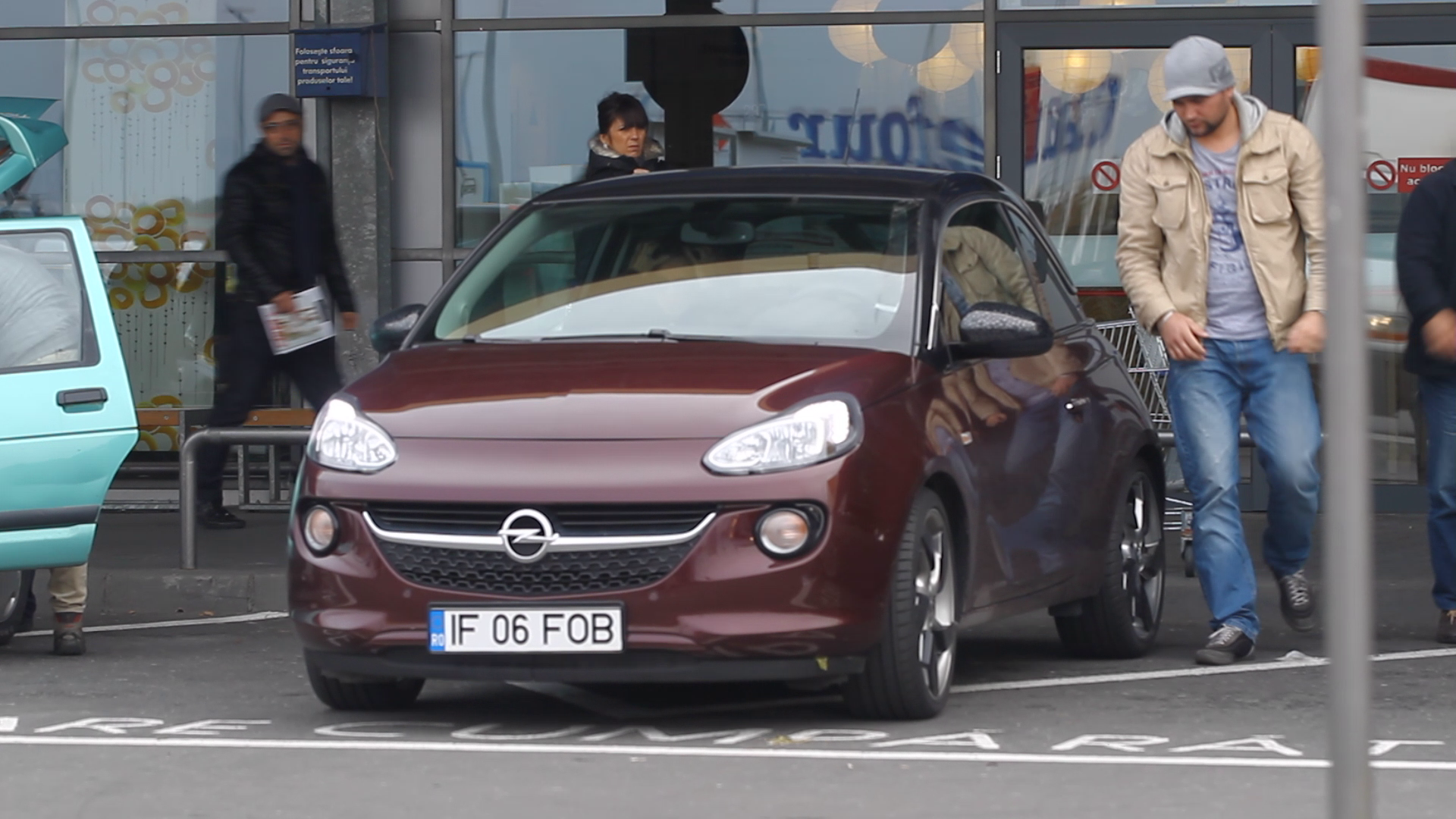 In final barbatul isi termina treaba