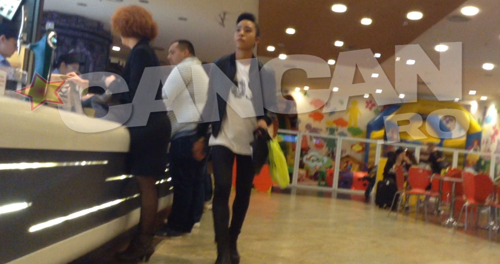 In vreme ce prietena ei si-a luat mancare de la un fast-food, Ana a preferat altceva