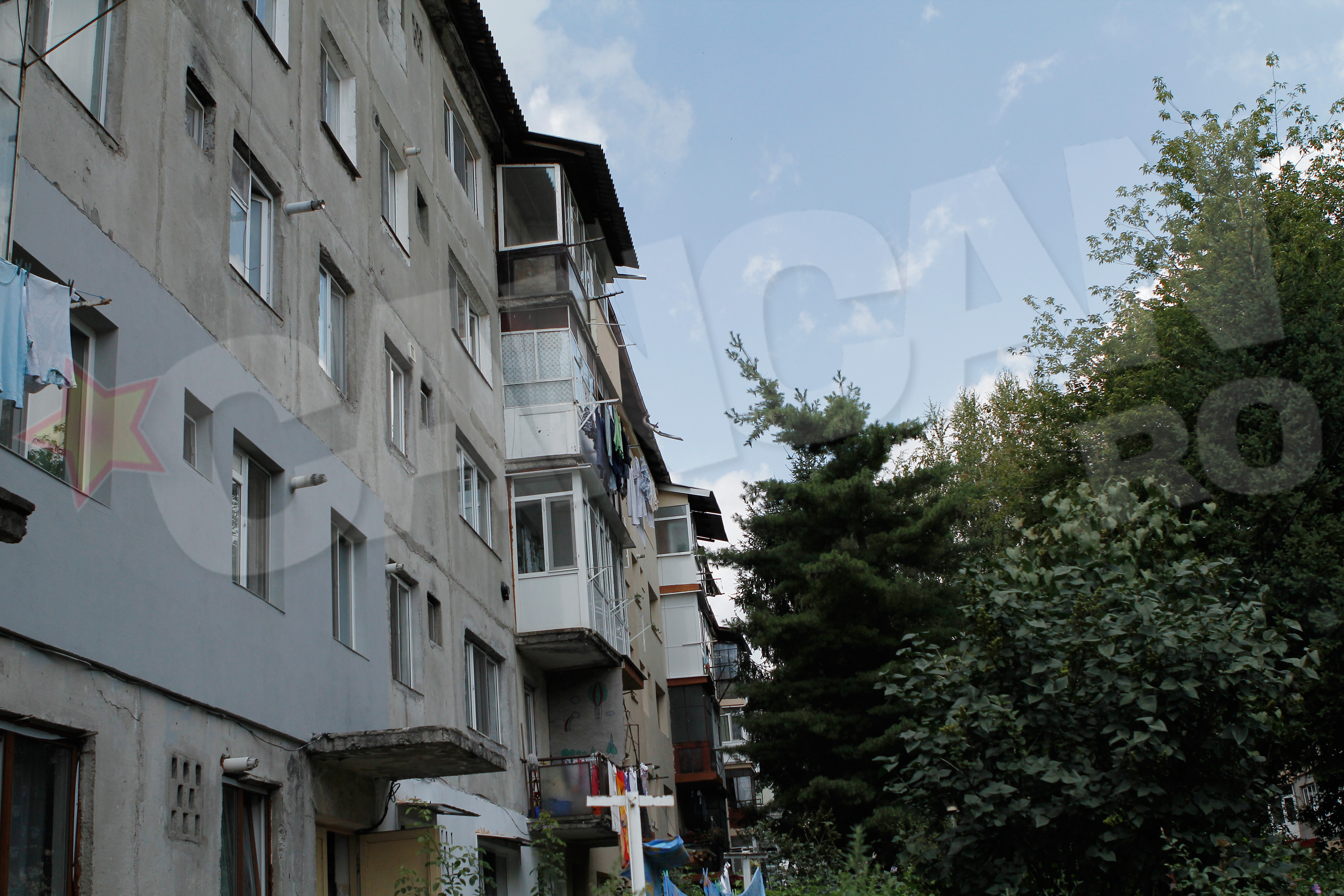 În blocul acesta şi-a petrecut copilăria Laura Stoica