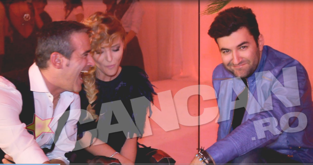 Pana la urma, cantaretul a zambit, cand a vazut ca e filmat