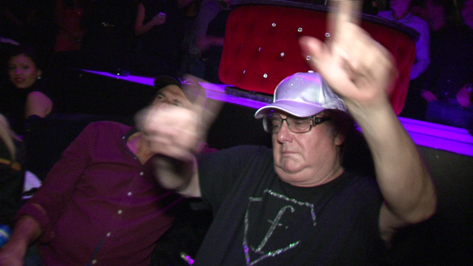 La inceputul serii, boss-ul de la Fashion Tv a stat pe canapea