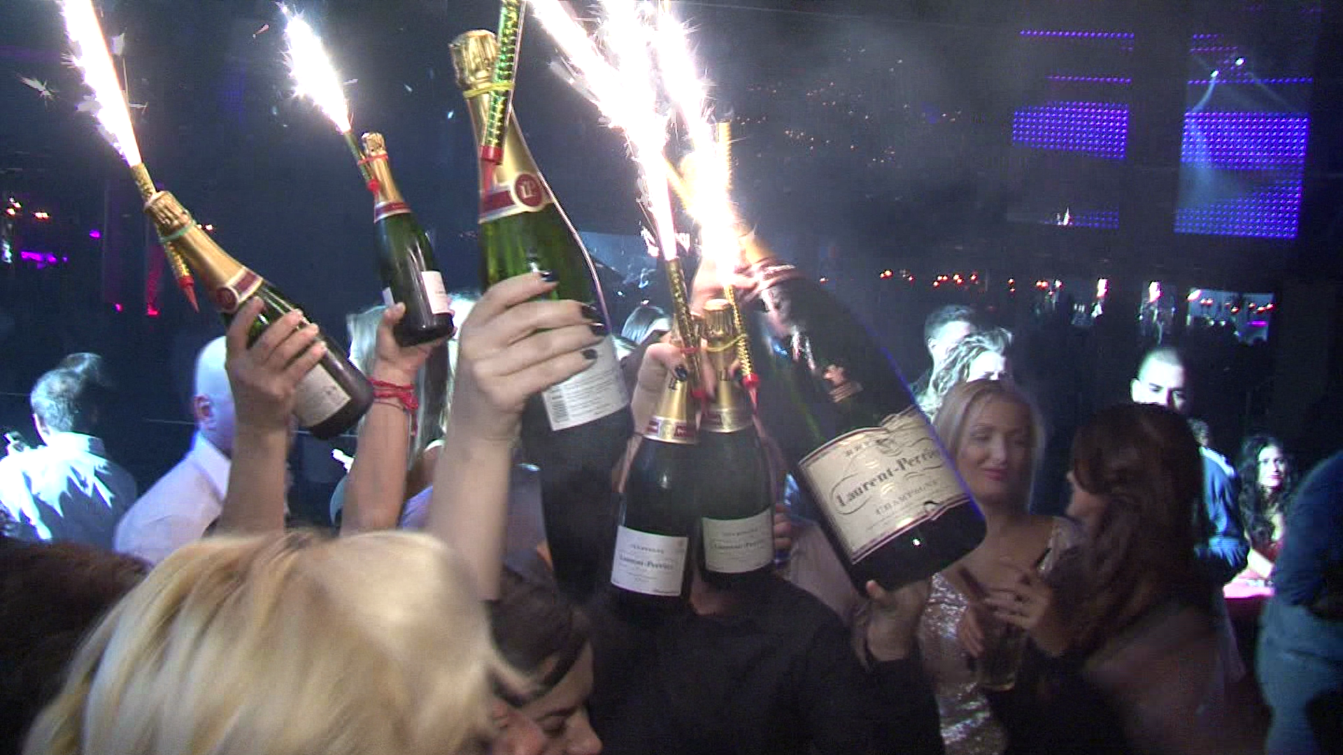 La masa s-a consumat doar sampanie de cea mai buna calitate
