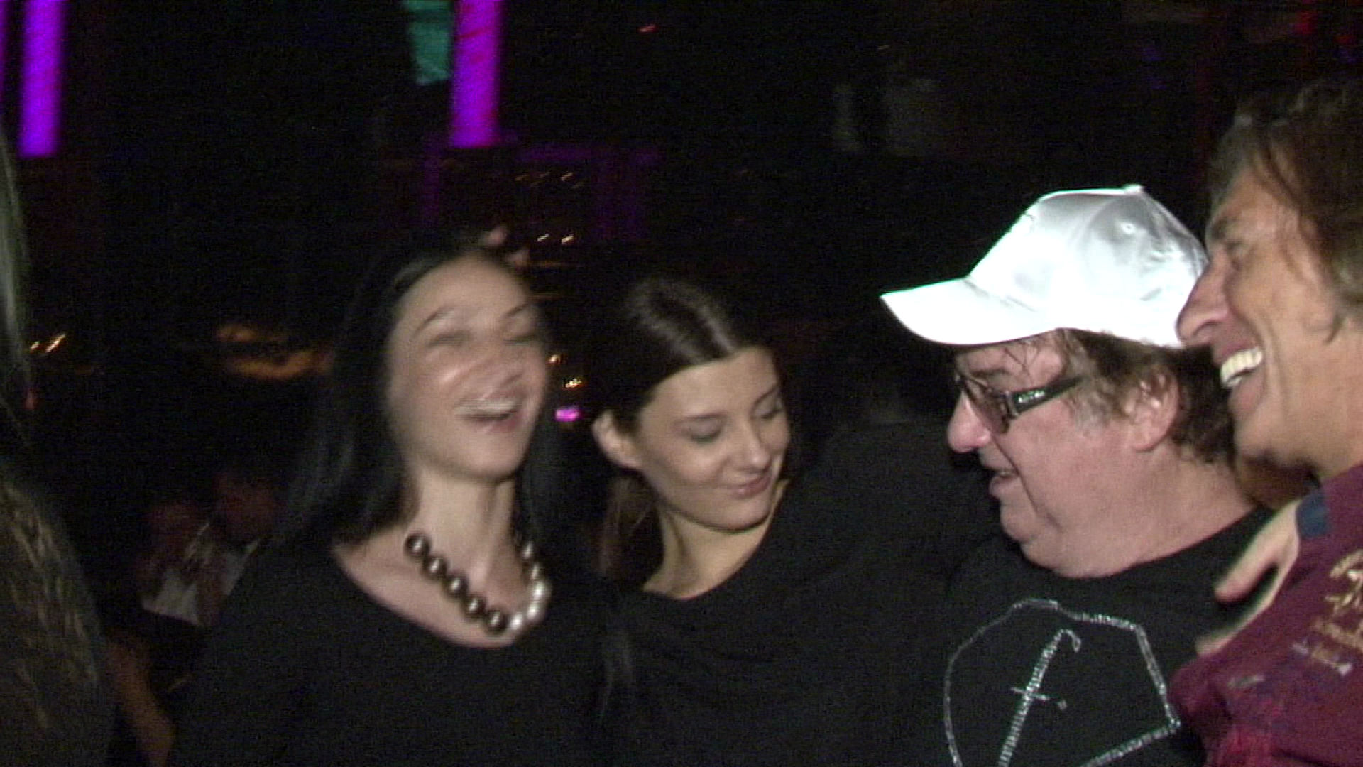 Tinerele se inghesuiau sa danseze cu fondatorul Fashion Tv