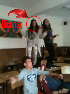 Diana a dansat si a cantat pe bancile din clasa