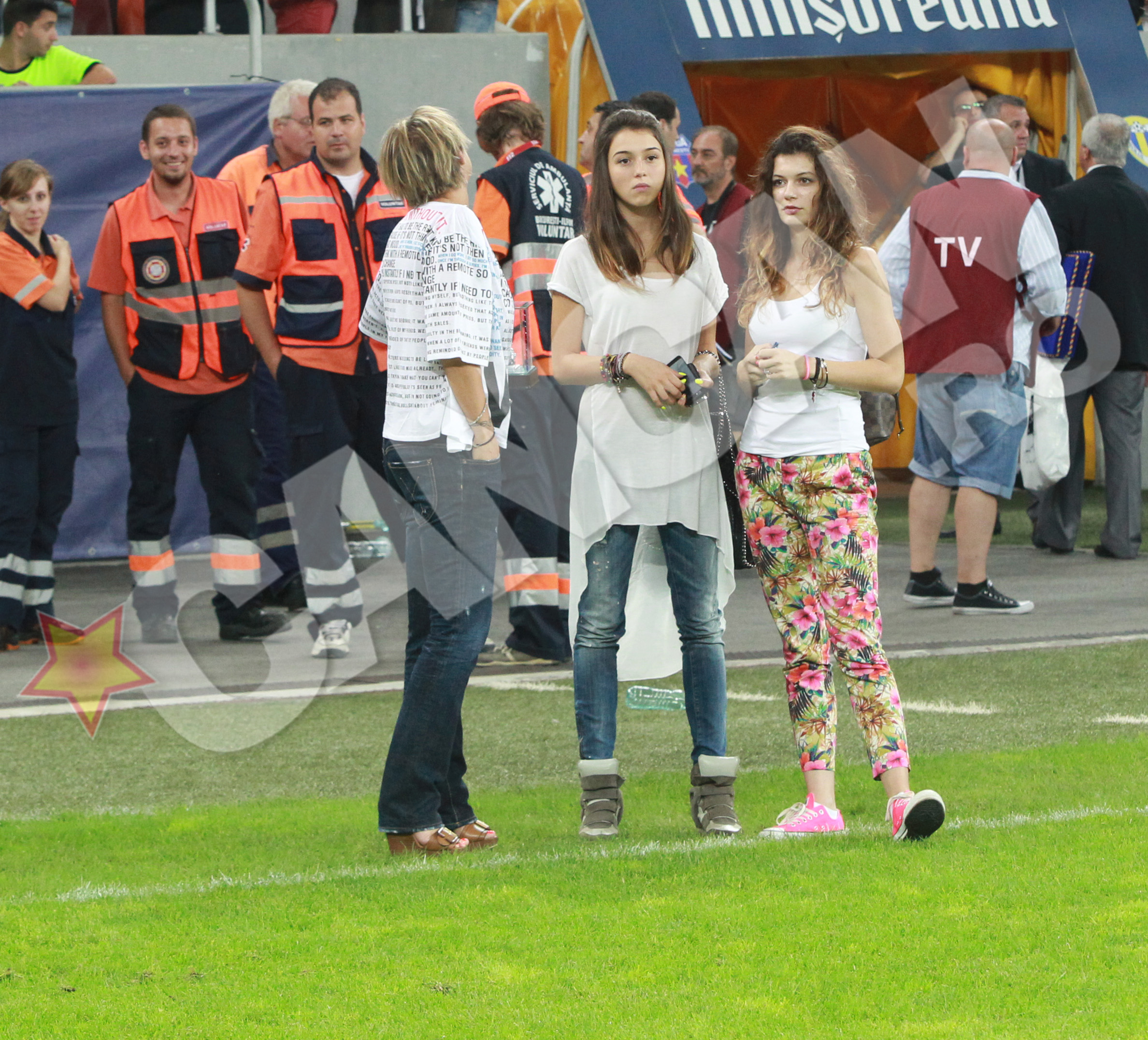 Memelusa nu s-a putut abtine si a tinut mortis sa intre pe teren