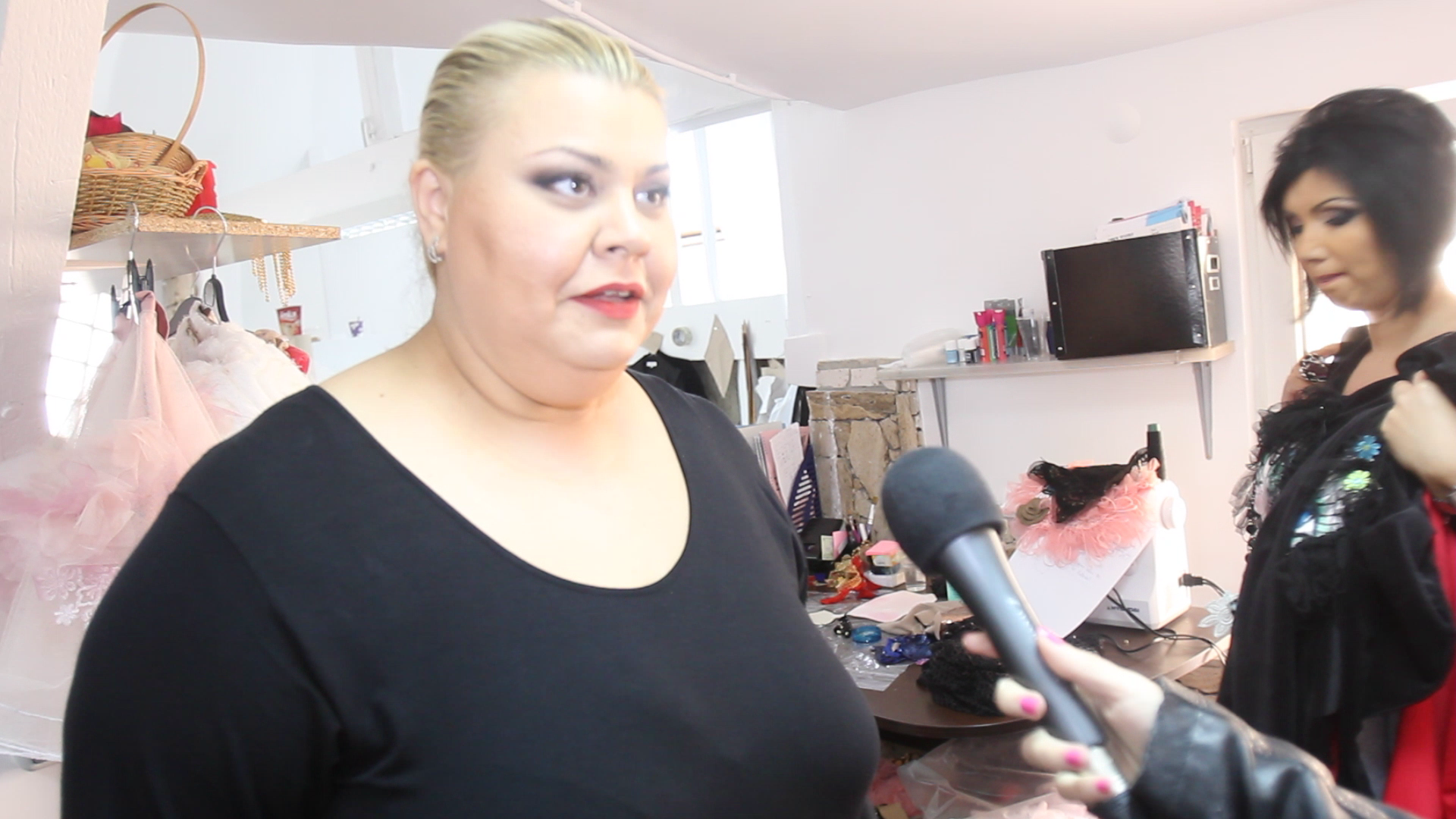 Camelia este prietena si partenera de afaceri a Adrianei