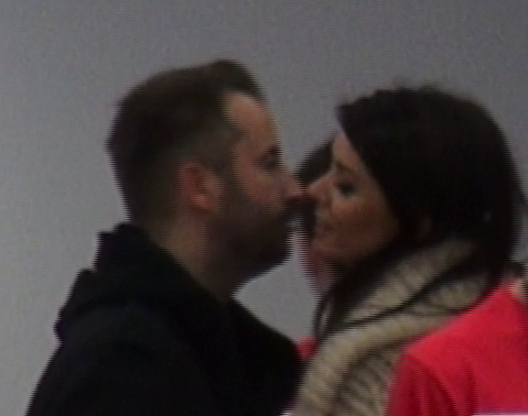Albertina Ionescu a dat nas in nas cu cantaretul Laurentiu Niculescu in mall