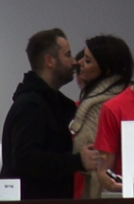 Albertina pare extrem de incantata de intalnirea cu cantaretul