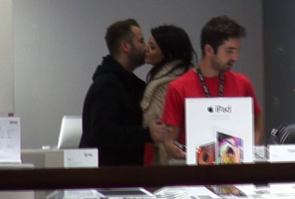 Cantaretul o saruta pe obraz