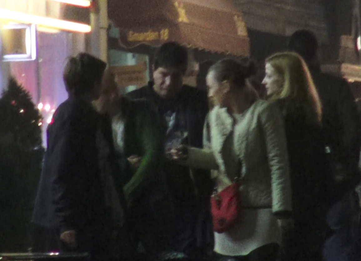 Mugur Mihaescu si Radu Pietreanu ies din restaurantul actorului