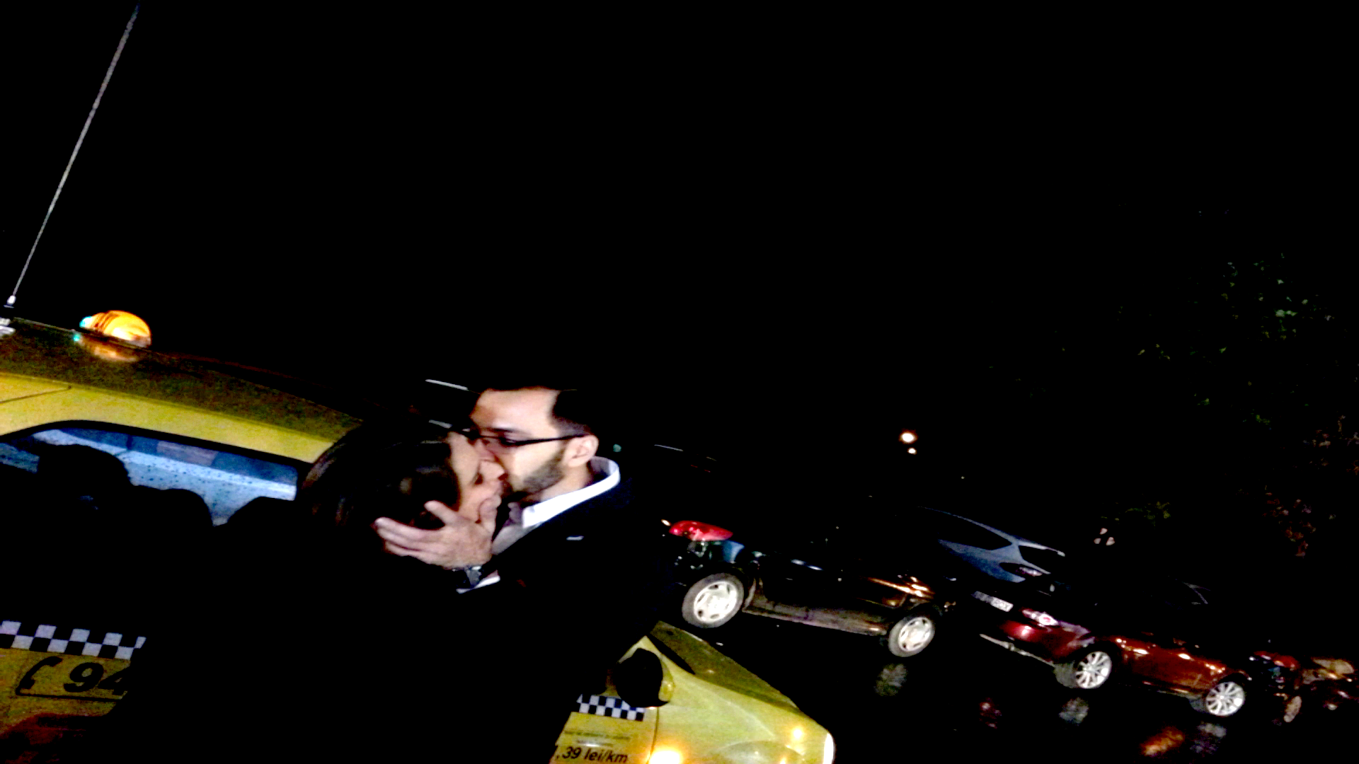 Fotograful o saruta pe Adina