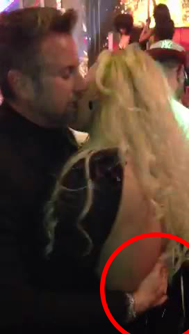 Intreaga seara Catalin i-a vorbit doar in ureche