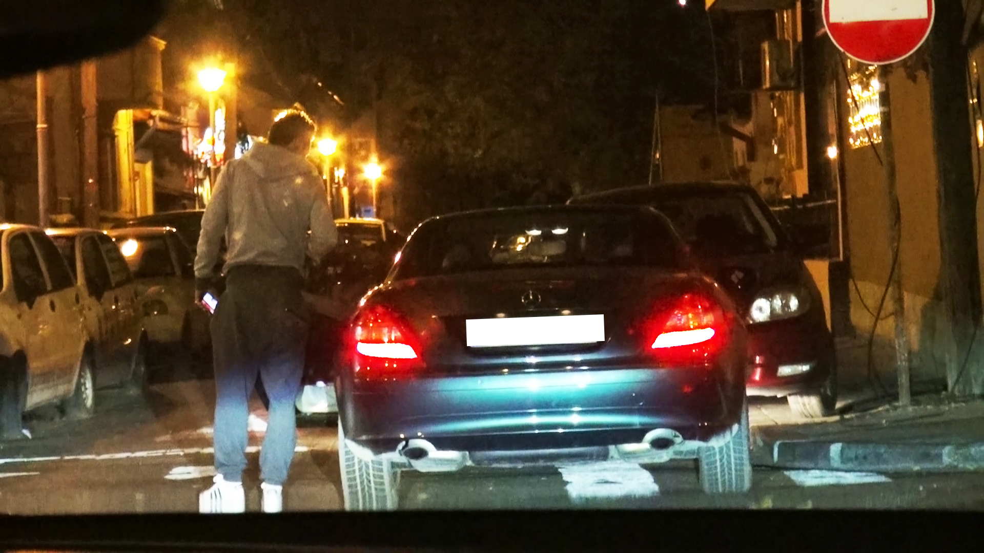 Fotbalistul isi intreaba iubita ce doreste de baut