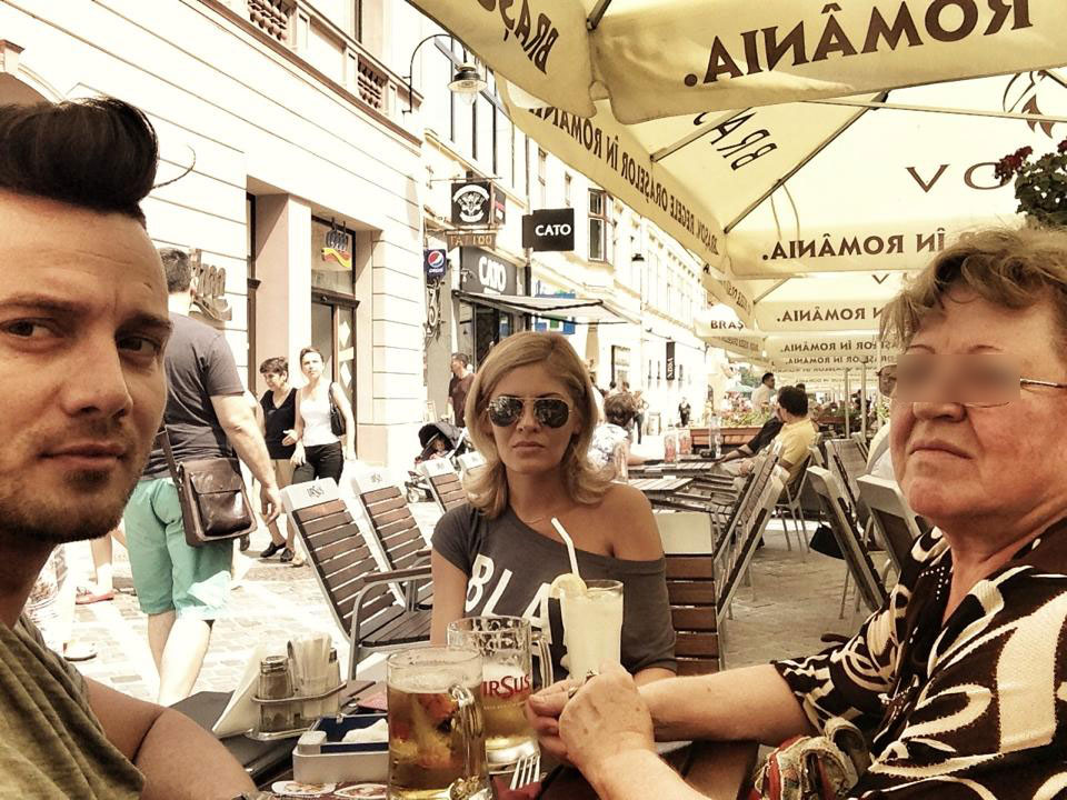 Mama lui Tavi era obisnuita cu Valentina si ieseau des impreuna