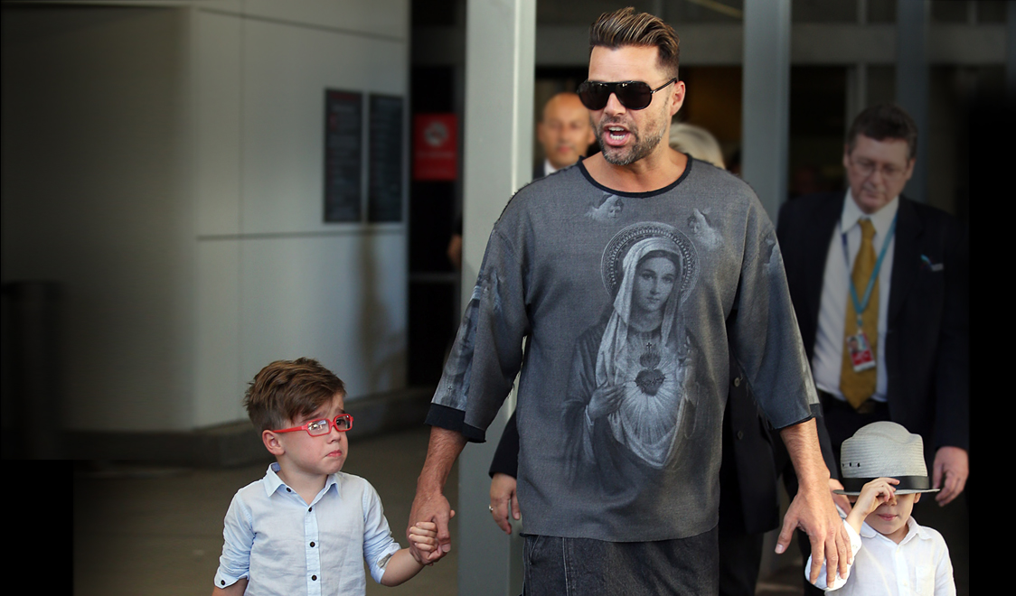 Moda acestui imprimeu religios a fost lansata in urma cu cateva luni la Hollywood