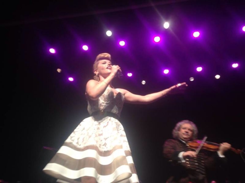 Artista a purtat o rochie semnata de Cristina Savulescu