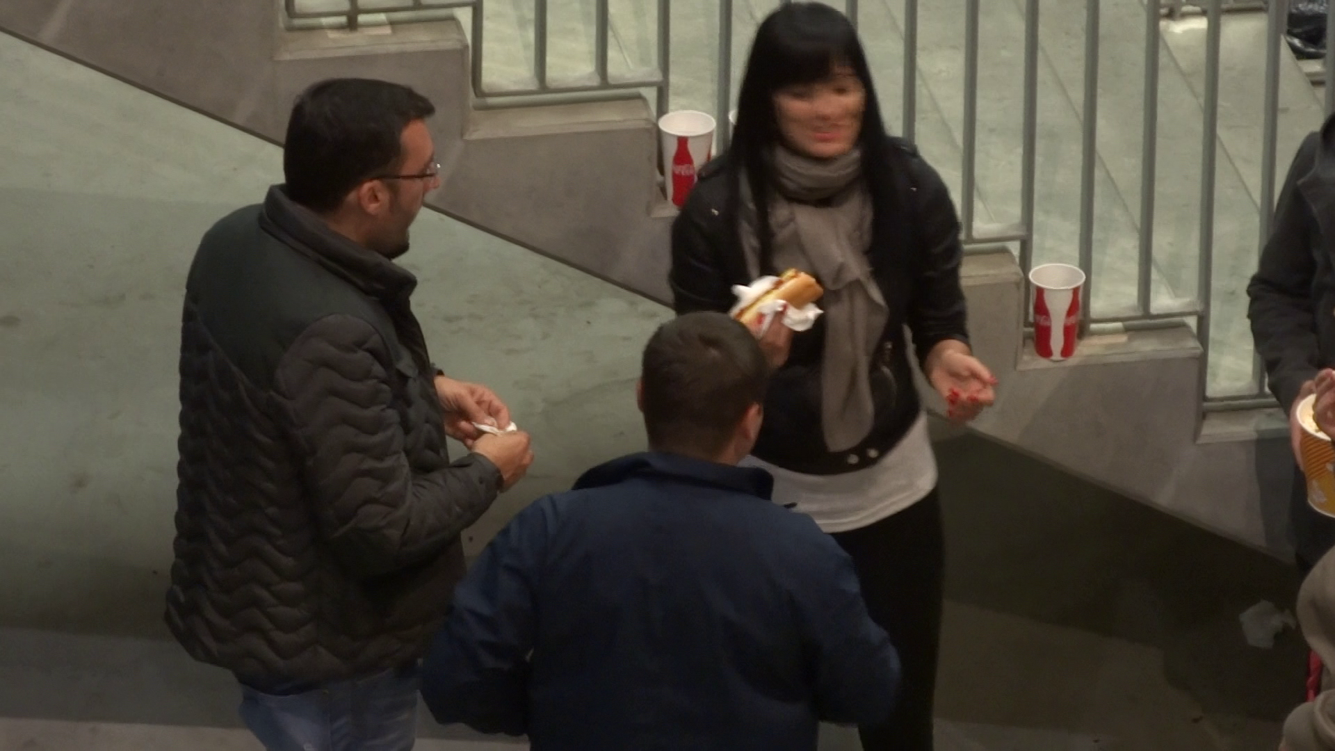 Fostul iubit al Ioanei Basescu le-a cumparat fetelor hot dog, floricele si sucuri