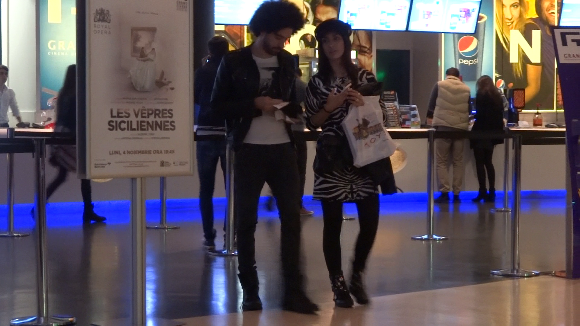 Viky Red este indragostit de o bruneta sexy