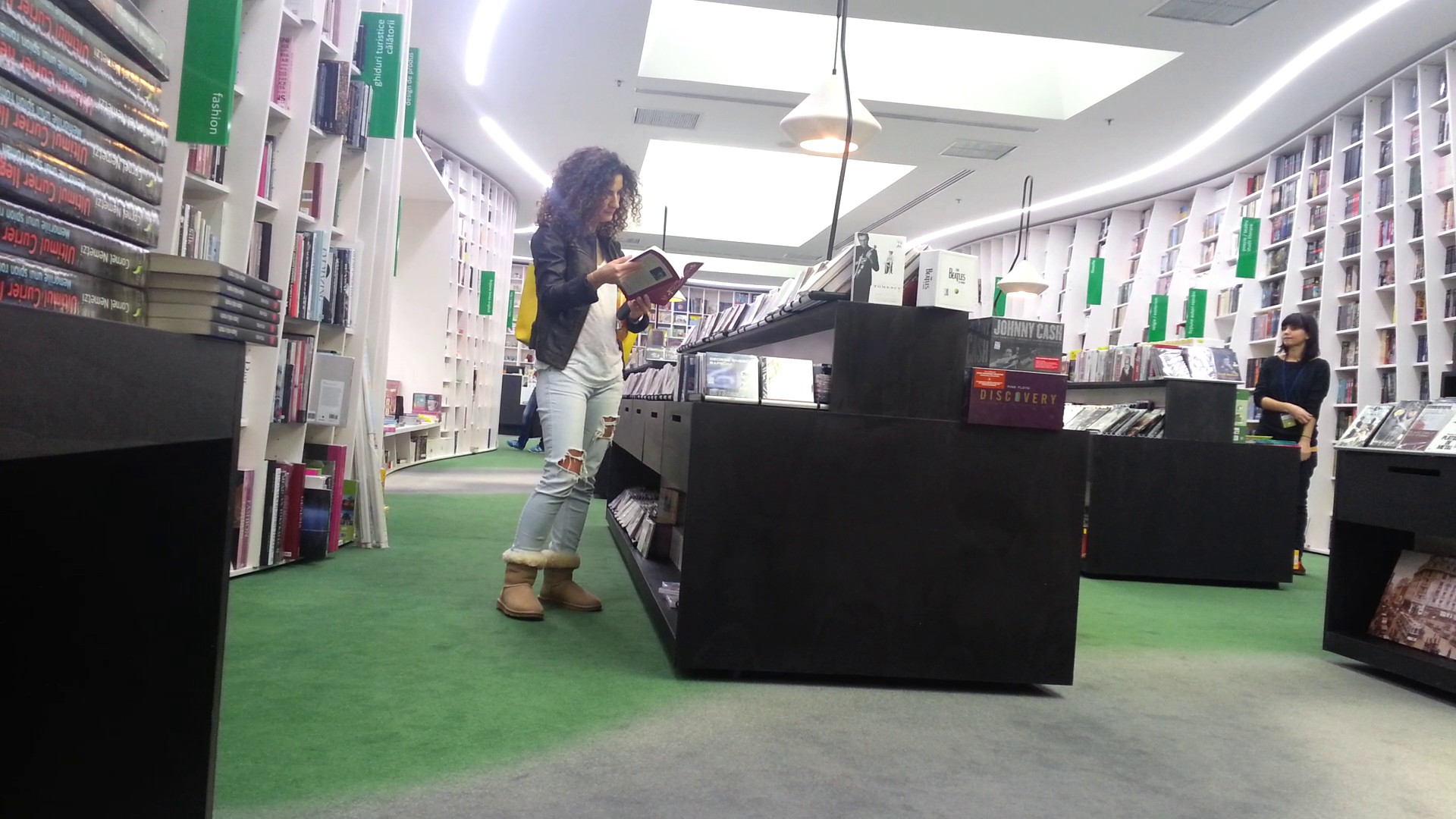 Sotia lui Andrei Aradits a studiat mai multe carti