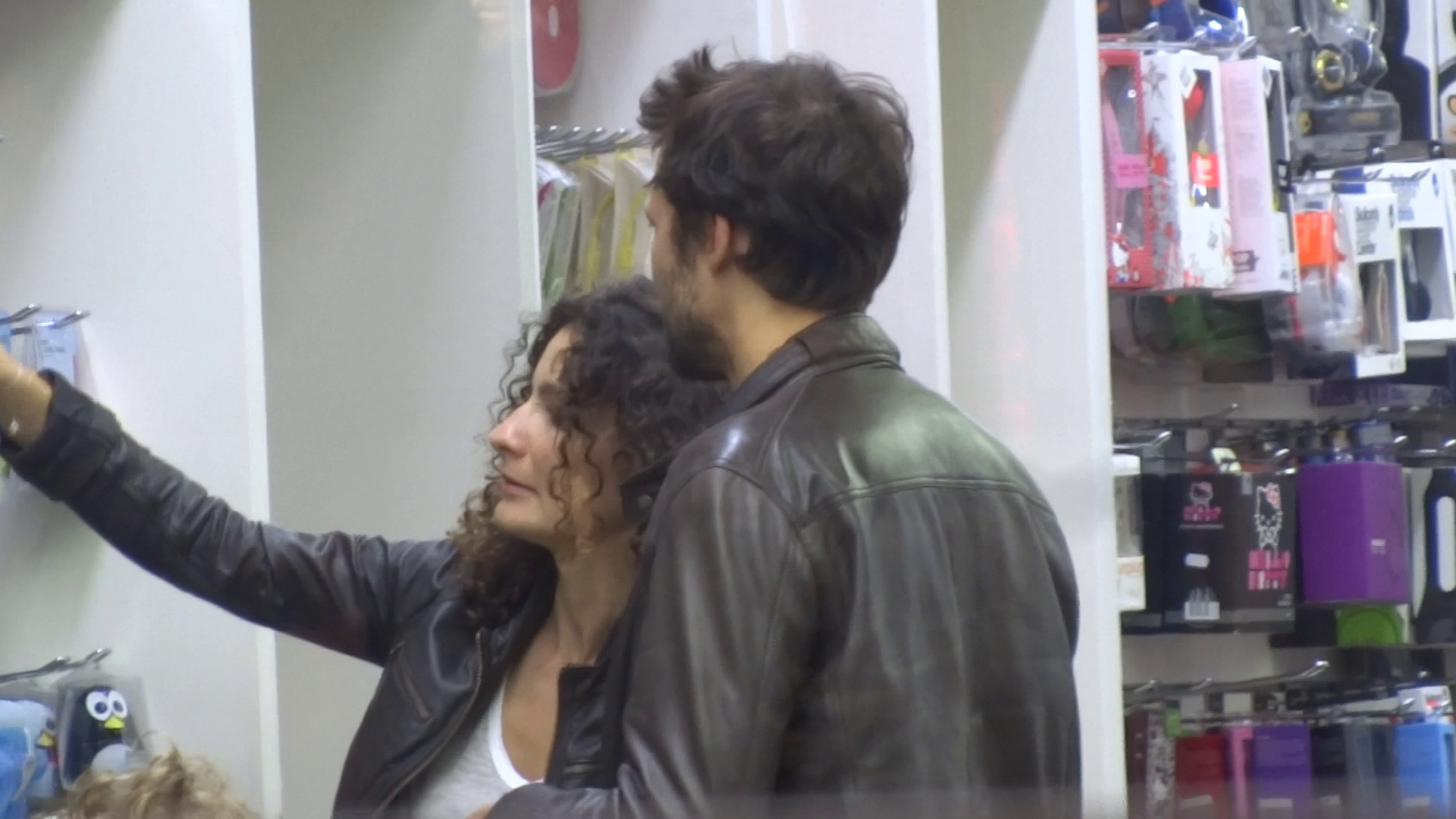 Juratul Aradits si sotia sa au cumparat cateva jucarii pentru fiul lor, Eric