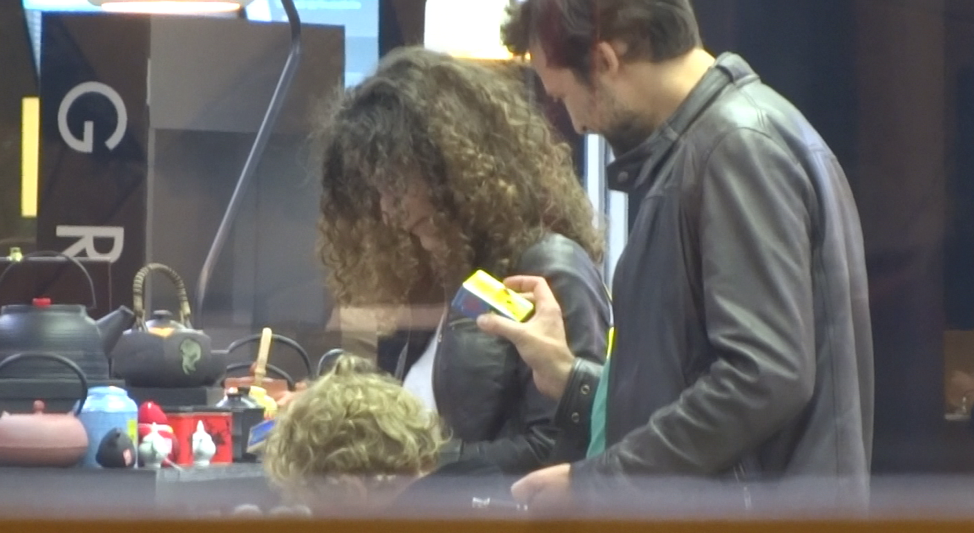 Juratul Aradits si sotia lui au cumparat jucarii pentru fiul lor