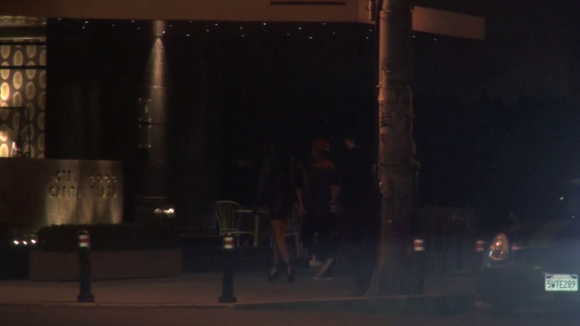 Artistul si-a luat iubita la Bucuresti