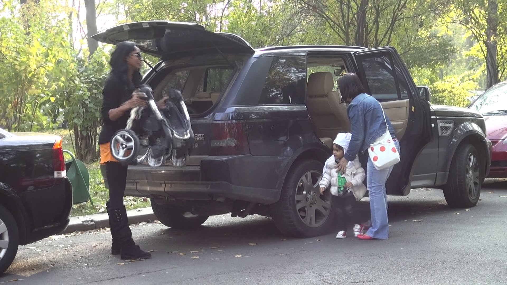 Laurette a iesit cu fiica sa la o plimbare in parc