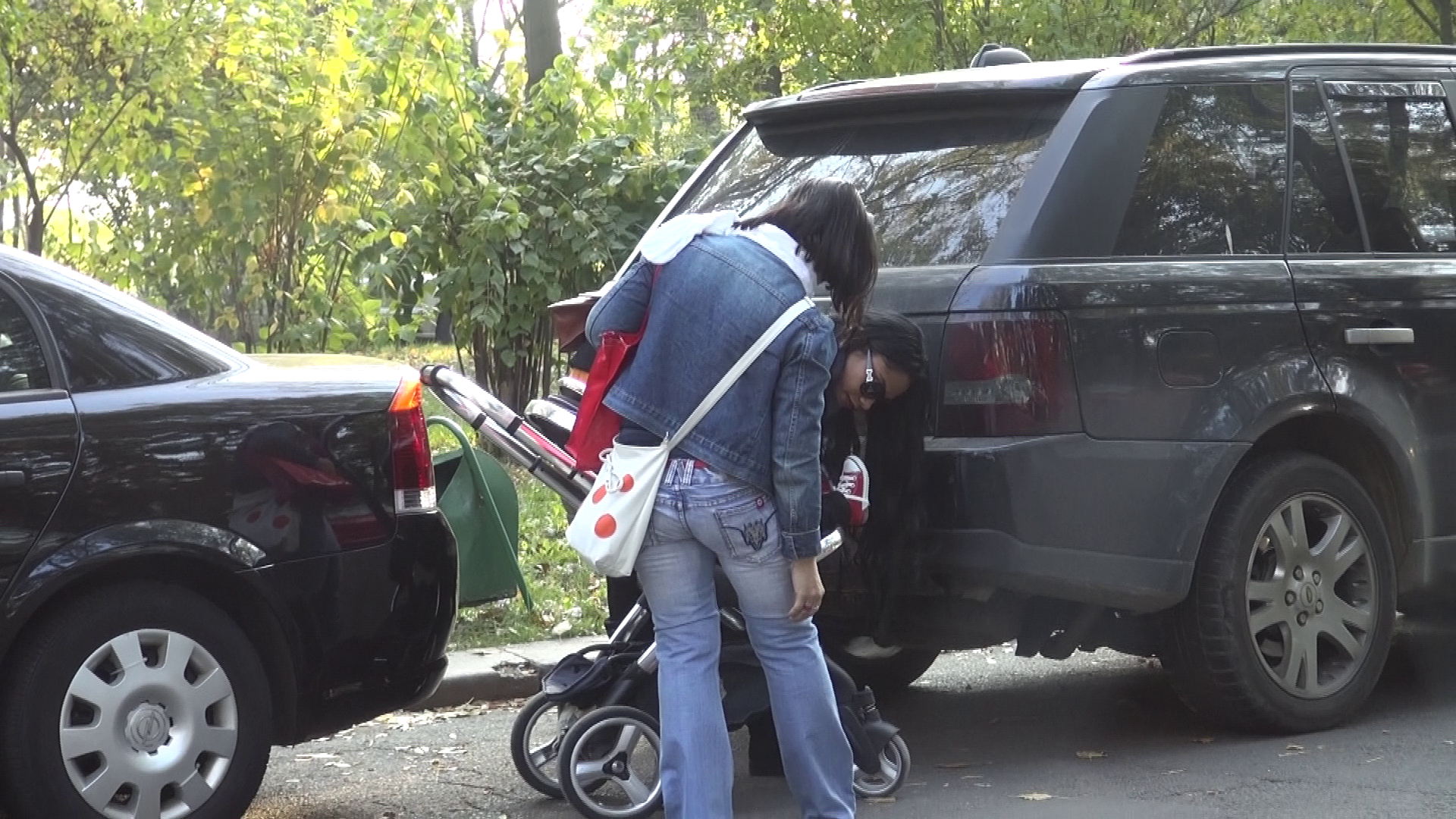 Manechinul s-a asigurat ca fiica sa este bine imbracata