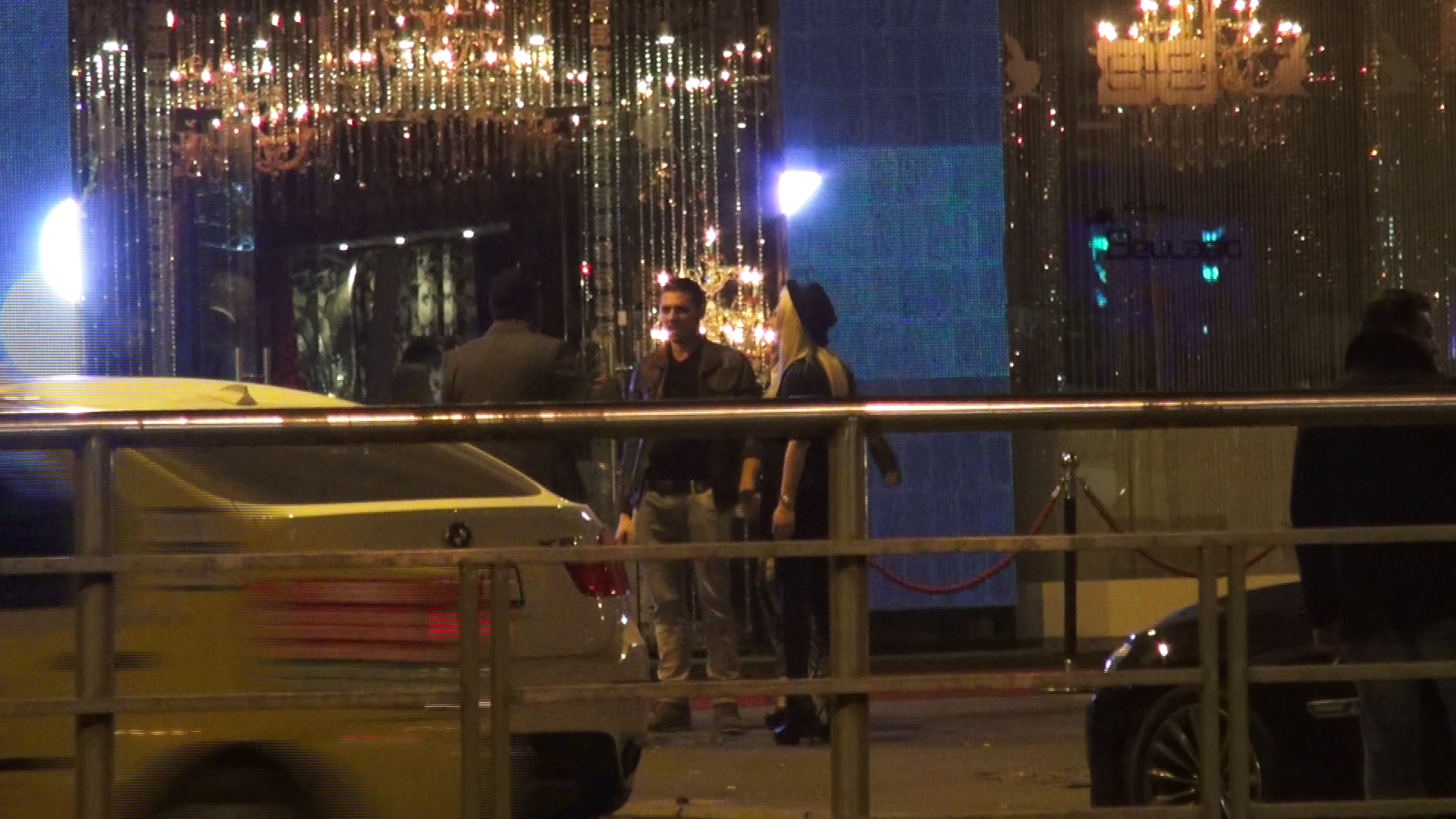 Adina a fost condusa de prieteni pana la masina