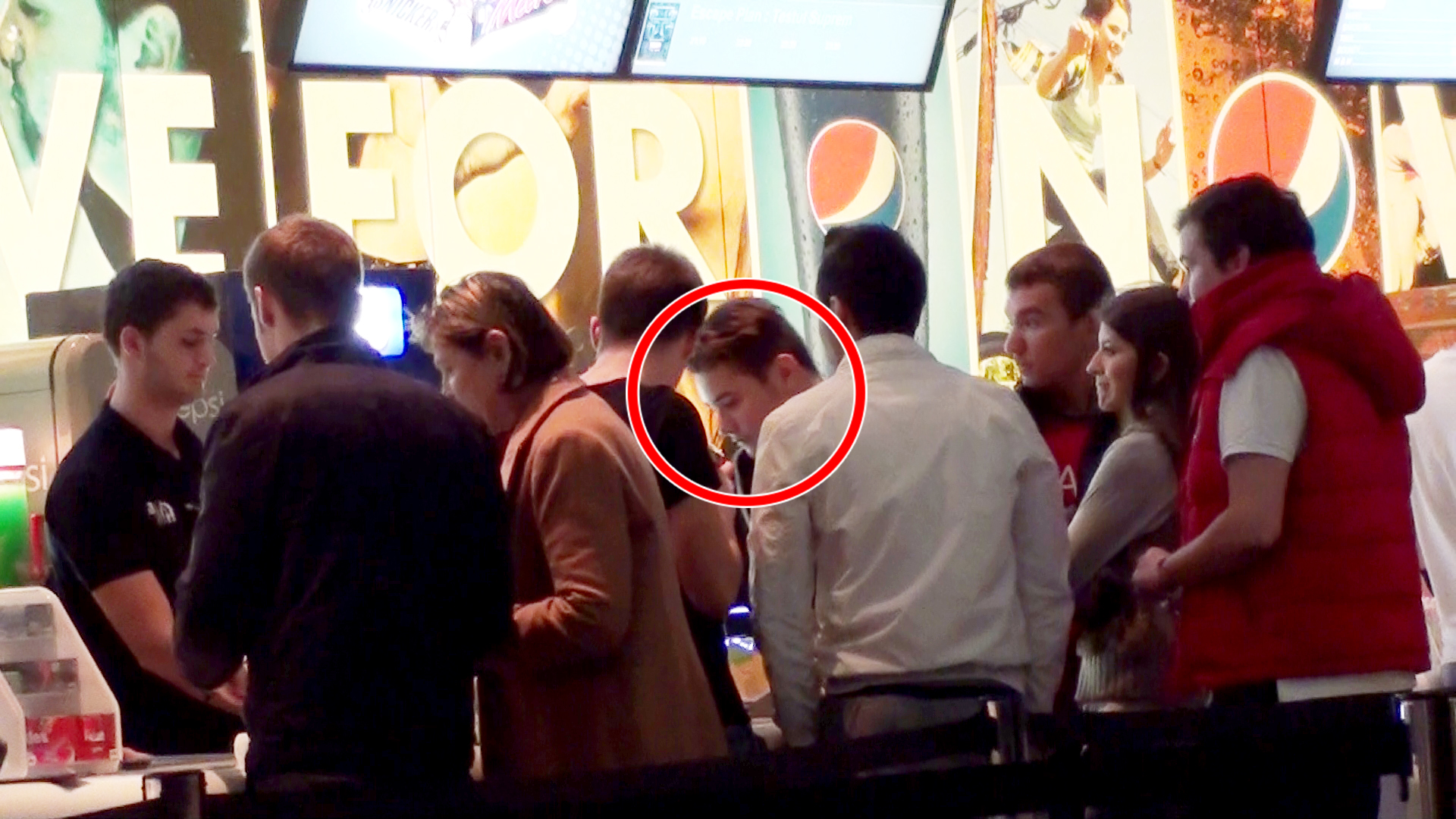 Fiului lui Cristi Borcea si-a invitat prietenii la un film