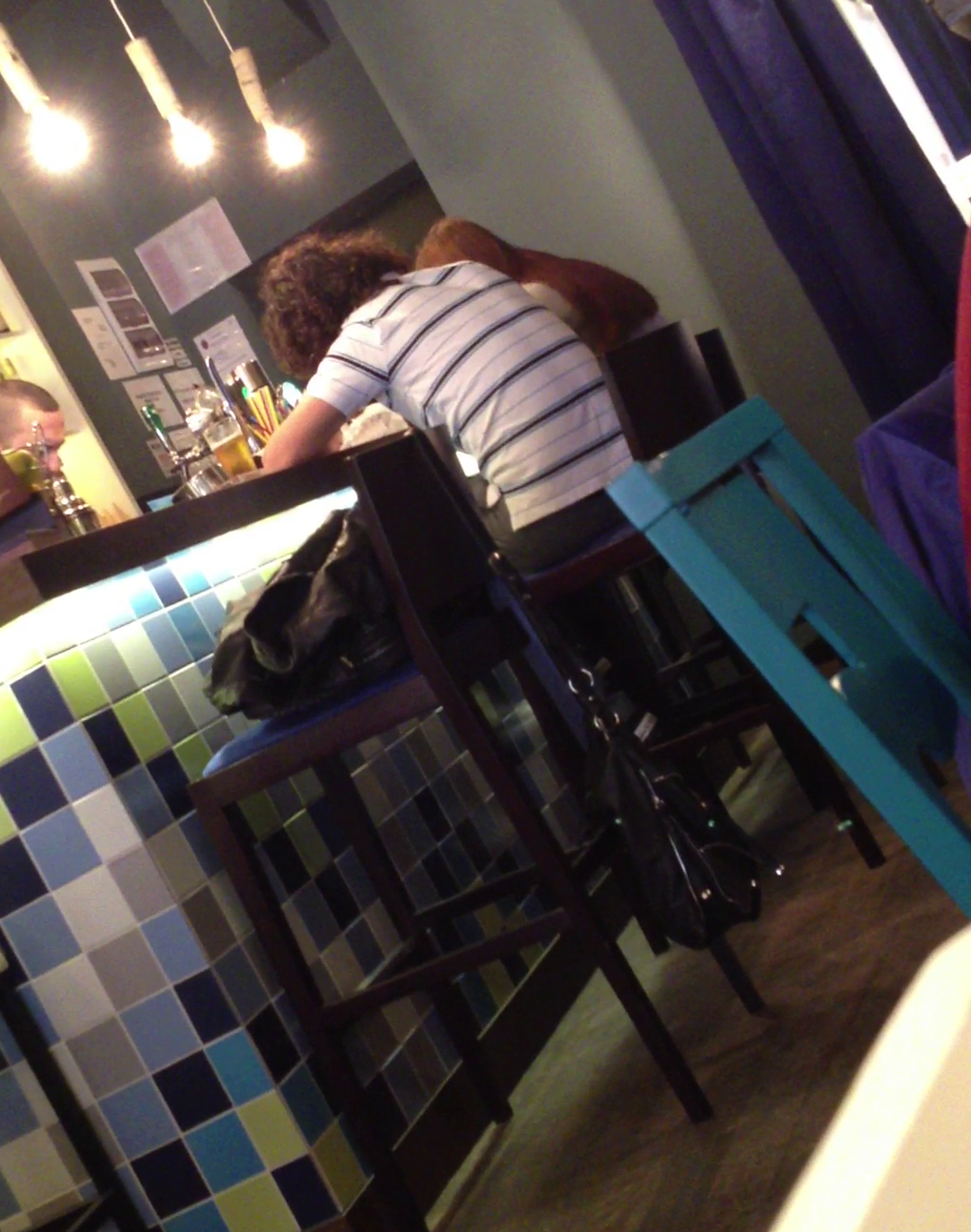 Artistul si-a scos iubita la o shaormerie din Capitala