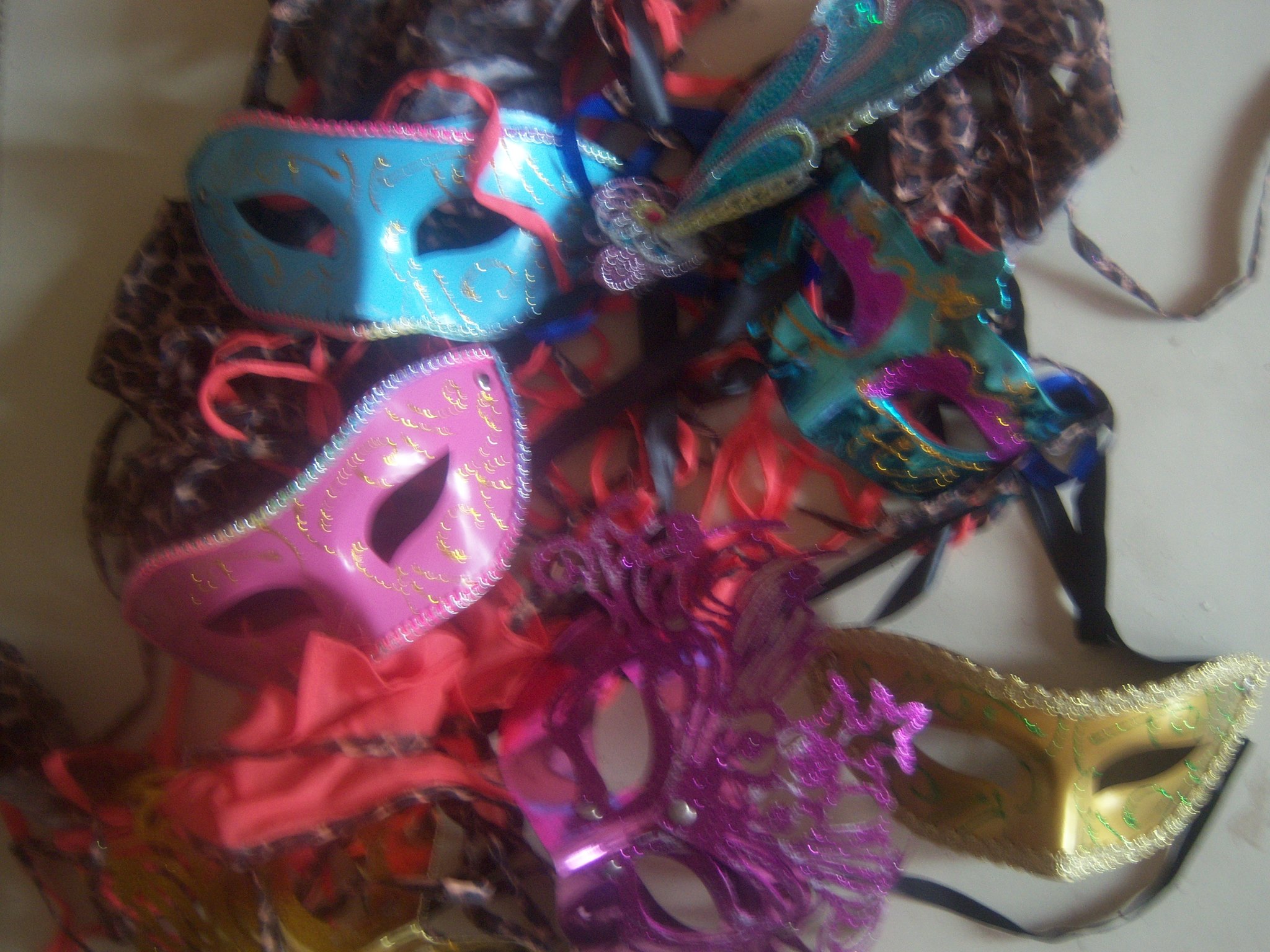 Cateva din creatiile blondei pentru Haloween (foto:facebook)