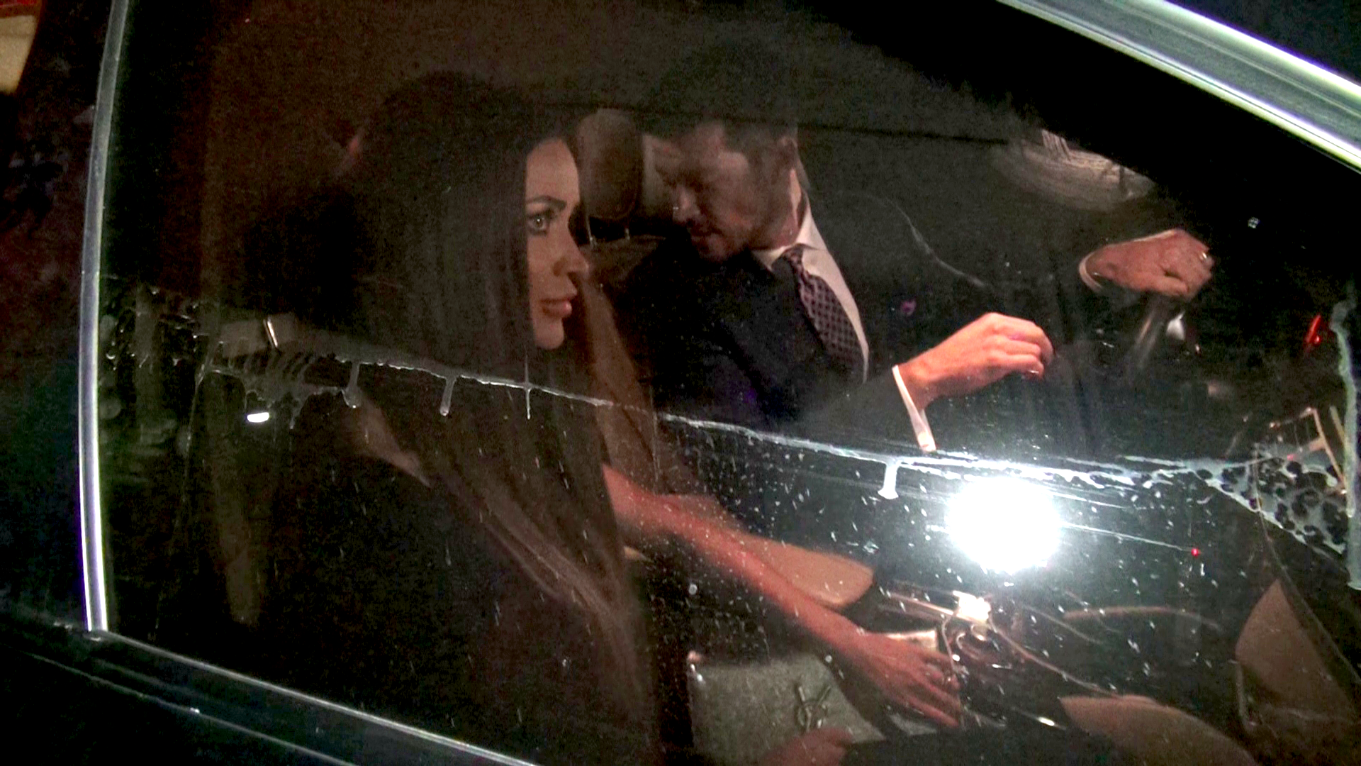 Roscata a ocupat locul din dreapta, lasandu-p pe Victor sa conduca