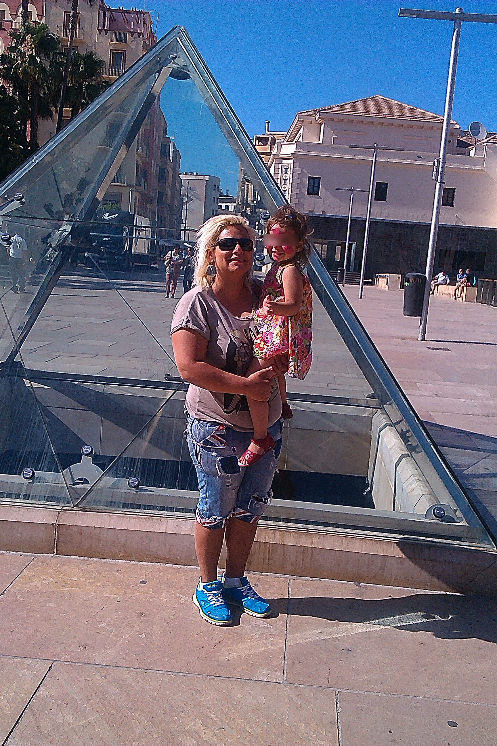 Impreuna cu fetita ei