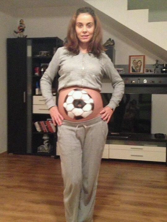 Tanara spera ca fiul ei sa devina fotbalist asemenea lui Petre