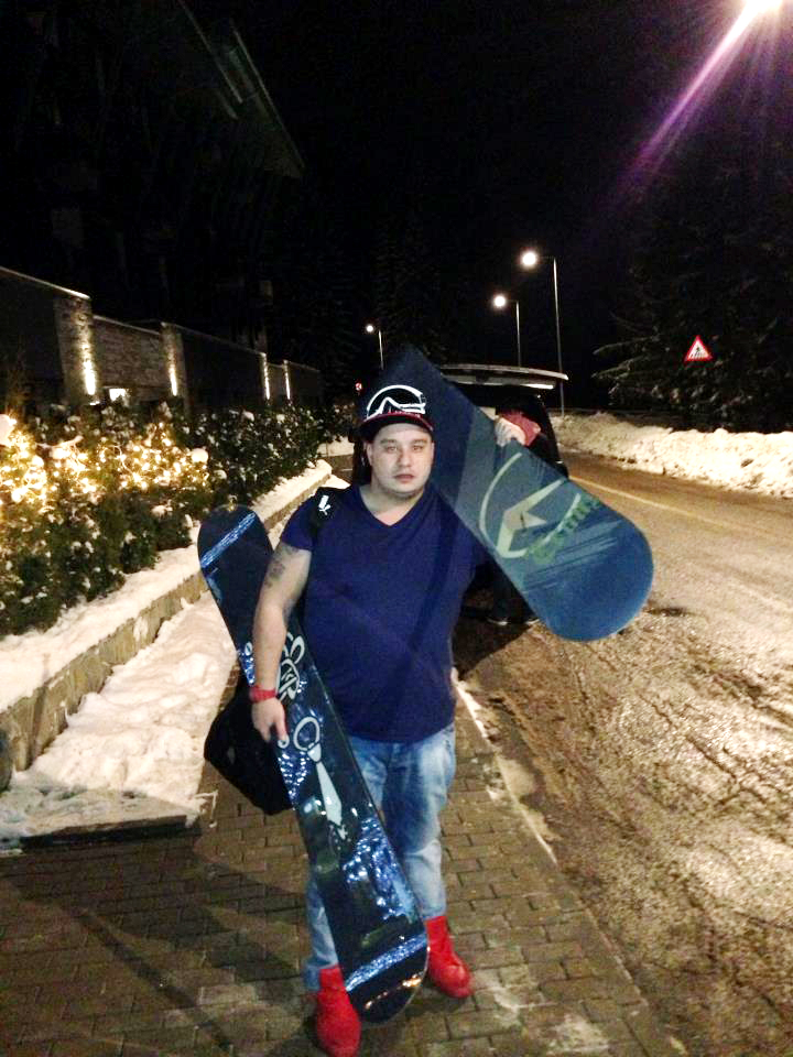 Dan este fratele cel mic al lui Alin si este cunoscut pentru chefurile monstruoase la care participa