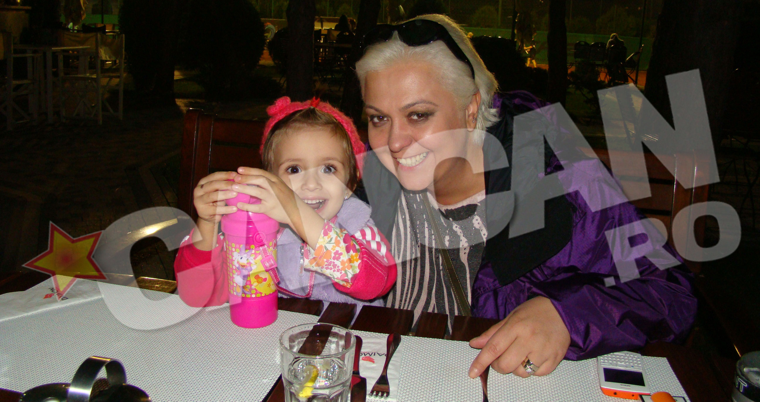 Roa s-a asezat cuminte in bratele Monicai