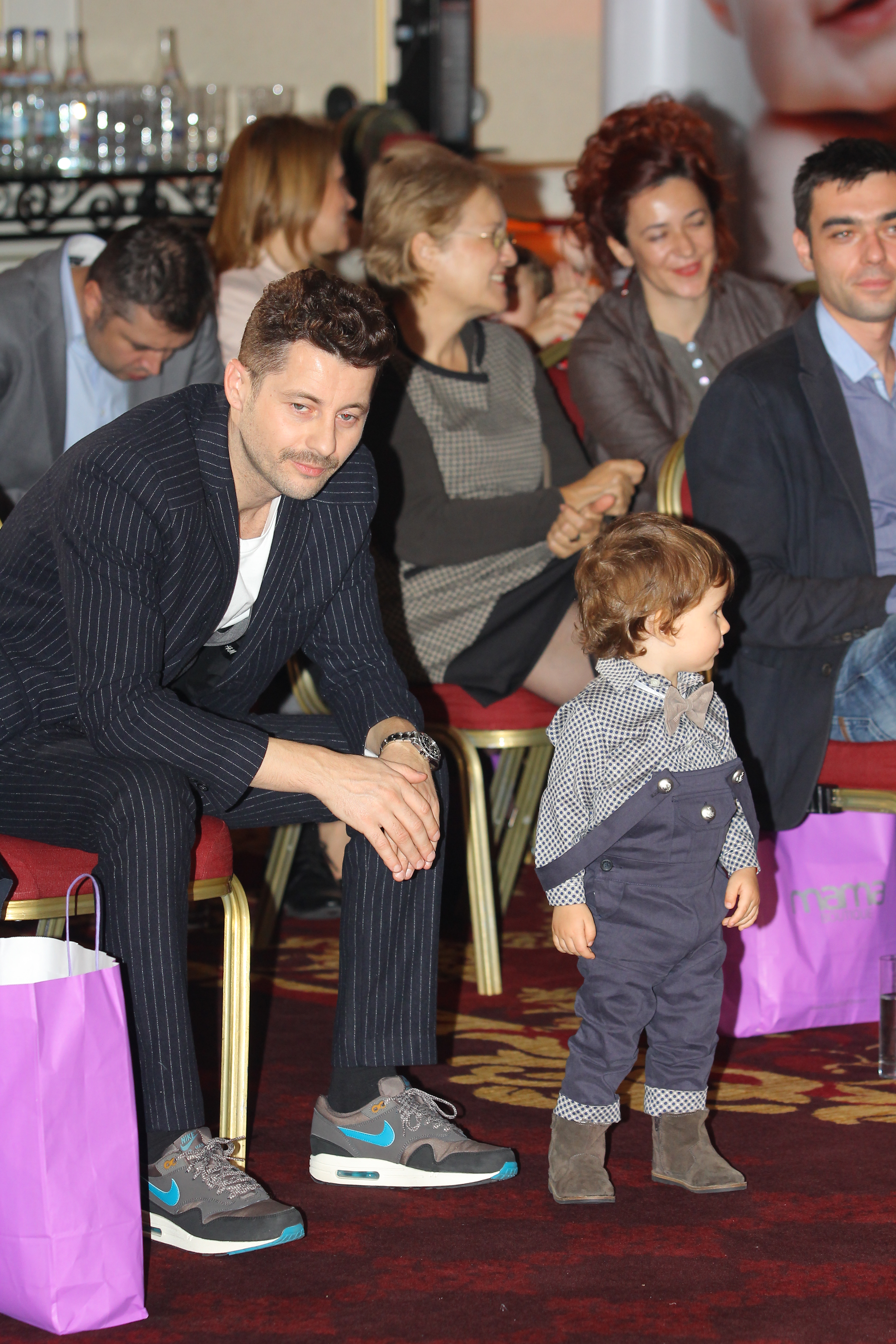 Adi este la fel de implicat in cresterea copiilor